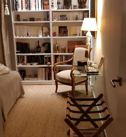 Boheme Chic: Airport-proximate With Free Parking Bed & Breakfast *