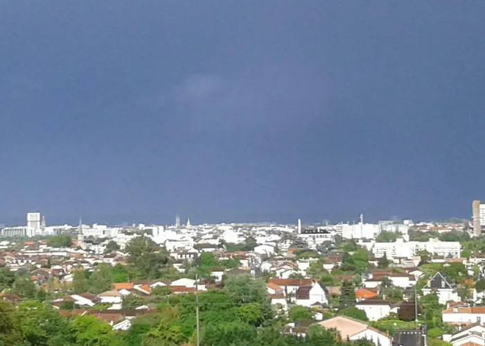 ベッド・アンド・ブレックファスト 